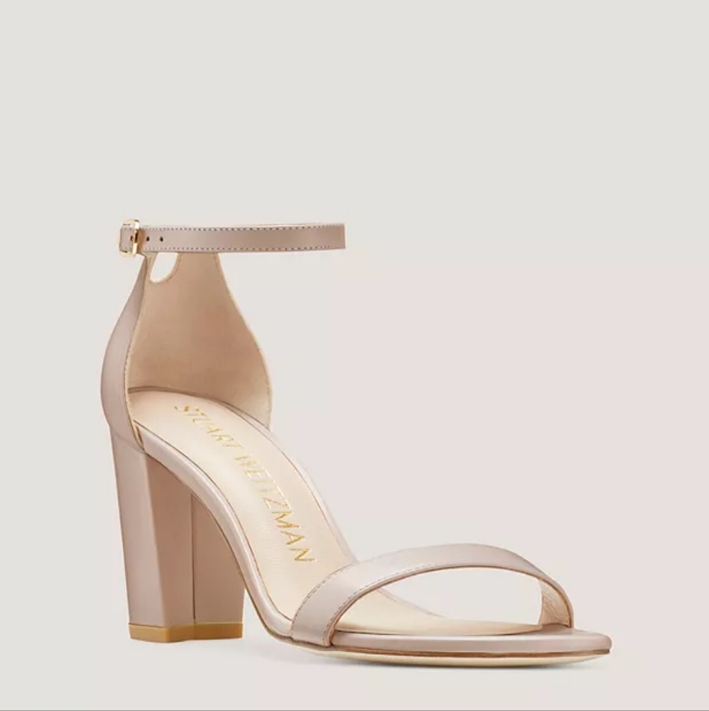 Stuart Weitzman Nearly Nude Heels in Smooth Leather/Dolce Taupe